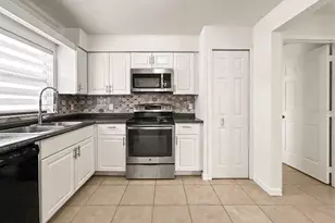 959 Derbyshire Dr, Kissimmee, FL 34758 - Photo 13