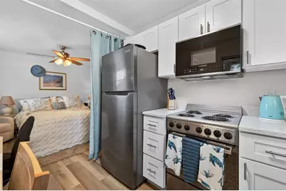 825 46th Street N #B, Saint Petersburg, FL 33713 - Photo 5