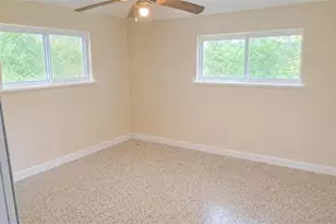 6631 Rosati Ln S, Saint Petersburg, FL 33707 - Photo 7