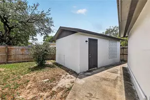 923 Henderson St, Deltona, FL 32725 - Photo 31