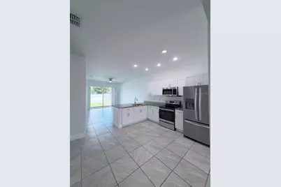 812 Glastonbury Drive, Kissimmee, FL 34758 - Photo 5