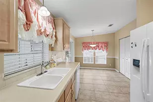 37536 Gill Ave, Zephyrhills, FL 33541 - Photo 11
