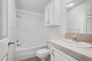 37536 Gill Ave, Zephyrhills, FL 33541 - Photo 23