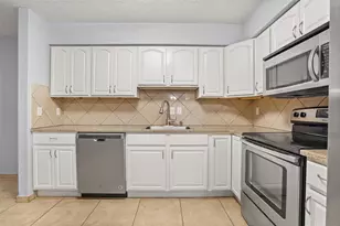 2720 S Sunrise Ct, Orlando, FL 32806 - Photo 17