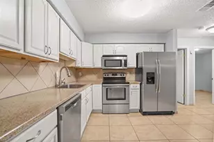 2720 S Sunrise Ct, Orlando, FL 32806 - Photo 15