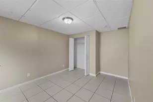28042 Lois Dr, Tavares, FL 32778 - Photo 25