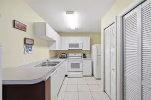 2788 Club Cortile Cir, Kissimmee, FL 34746 - Photo 5