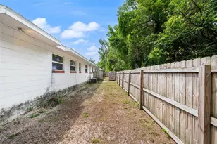 106 N Kentucky Ave, Deland, FL 32724 - Photo 37