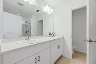 1017 Calico Pointe Cir, Groveland, FL 34736 - Photo 11