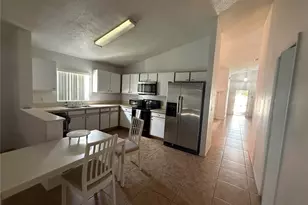 521 Castlemain Cir, Davenport, FL 33897 - Photo 5