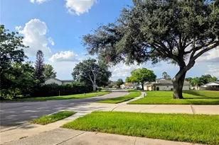 2929 Somersworth Ct, Orlando, FL 32835 - Photo 5