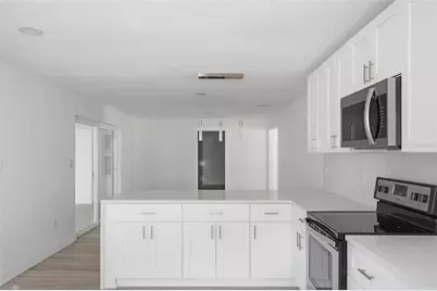 2733 Castle Oak Avenue, Orlando, FL 32808 - Photo 9