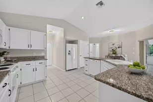 1303 Acres Dr, Apopka, FL 32703 - Photo 9
