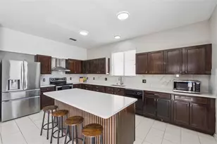 1002 Belvoir Dr, Kissimmee, FL 34744 - Photo 9
