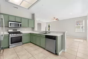 315 Suncrest Ct, Oviedo, FL 32765 - Photo 5