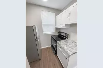 321 W Ianthe Street #6, Tavares, FL 32778 - Photo 3