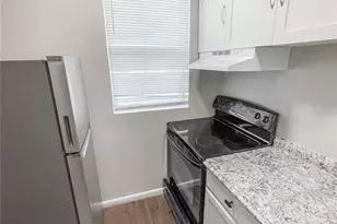321 W Ianthe St, Tavares, FL 32778 - Photo 3