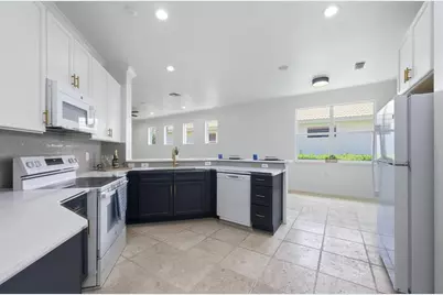 4315 Reflections Parkway, Sarasota, FL 34233 - Photo 9