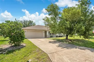 2904 NE 4th Pl, Cape Coral, FL 33909 - Photo 1