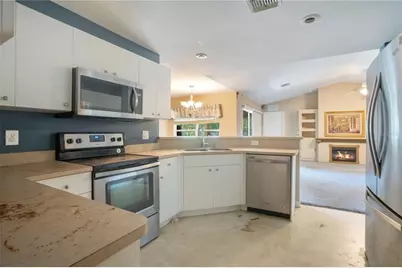 2904 NE 4th Place, Cape Coral, FL 33909 - Photo 13