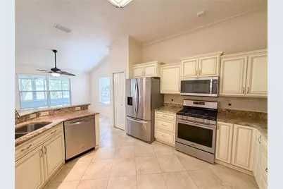 1422 Segovia Place, The Villages, FL 32162 - Photo 5