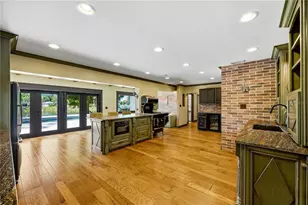 13512 Lake Magdalene Dr, Tampa, FL 33613 - Photo 17