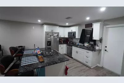 3312 Ramblewood Place, Sarasota, FL 34237 - Photo 9