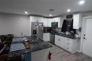 3312 Ramblewood Pl, Sarasota, FL 34237 - Photo 9
