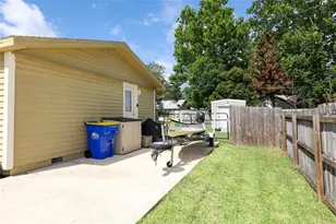2416 Tamarind Dr, Edgewater, FL 32141 - Photo 5