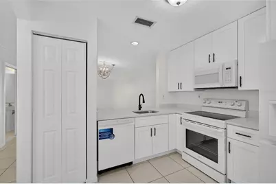 946 Summit Lake Drive, West Palm Beach, FL 33406 - Photo 7