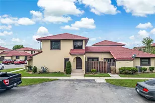 447 Hunter Cir, Kissimmee, FL 34758 - Photo 3