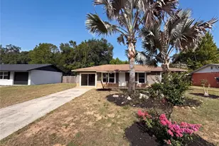 505 Oak Dr, Tavares, FL 32778 - Photo 5