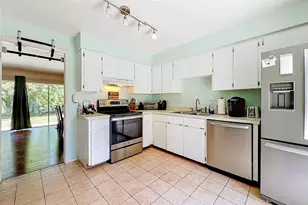 800 Wavecrest Dr, Orlando, FL 32807 - Photo 9