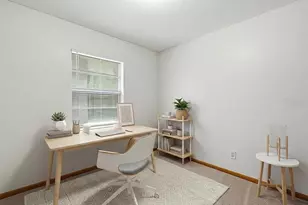 10207 N Hyaleah Rd, Tampa, FL 33617 - Photo 5