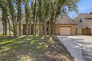 10207 N Hyaleah Rd, Tampa, FL 33617 - Photo 1