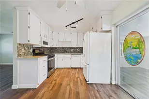 7232 Omega Ct, Zephyrhills, FL 33540 - Photo 23
