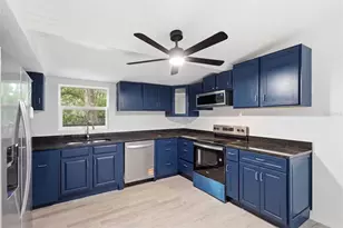 403 Acorn Cir, Fruitland Park, FL 34731 - Photo 11