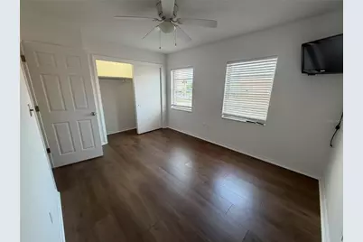 1134 Rue Des Rois #1134, Saint Petersburg, FL 33707 - Photo 9