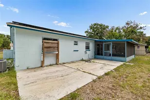 1719 Julian Ln Dr, Tampa, FL 33619 - Photo 23