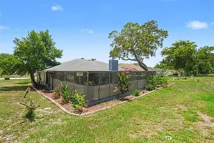 9027 Bonnet Way, Weeki Wachee, FL 34613 - Photo 27