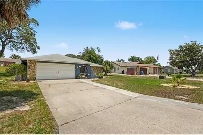 9027 Bonnet Way, Weeki Wachee, FL 34613 - Photo 25