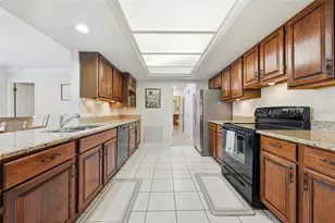 1805 Virginia Ct, Tavares, FL 32778 - Photo 9
