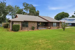 1805 Virginia Ct, Tavares, FL 32778 - Photo 1