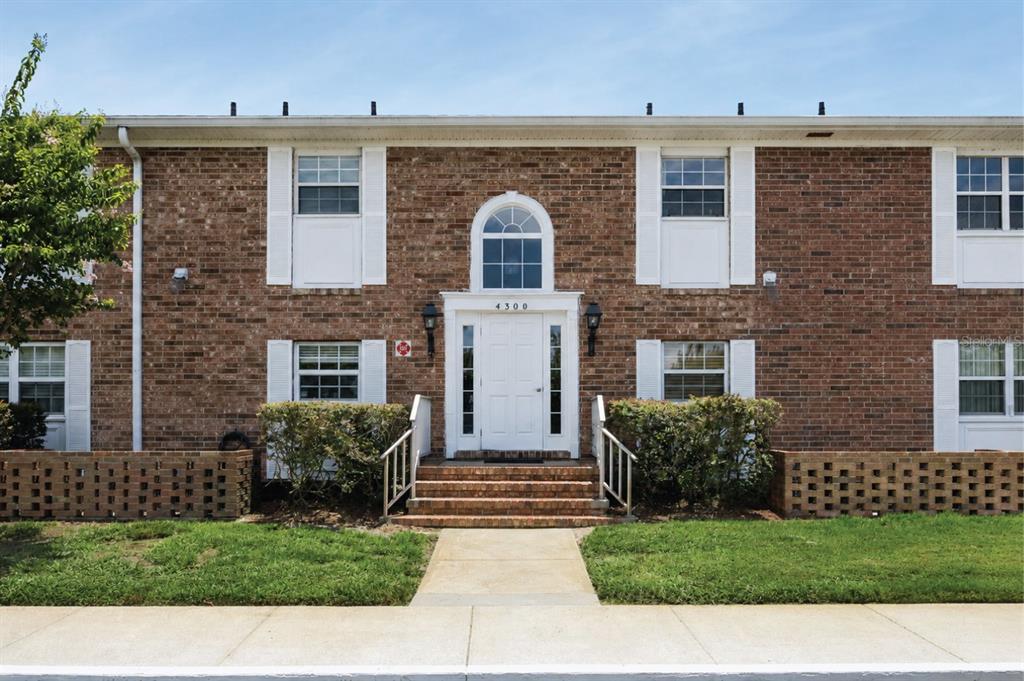 4300 Lake Underhill Rd #23B2 - 4300 Lake Underhill Rd #23B2, Orlando, FL 32803 Luxury Property | Jose Angel Pina