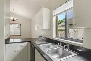 1061 Manigan Ave, Oviedo, FL 32765 - Photo 5
