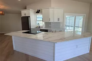 303 70th St NW, Bradenton, FL 34209 - Photo 5