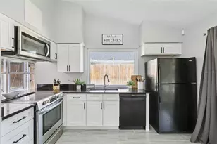 7503 Pacific Heights Cir, Orlando, FL 32835 - Photo 3