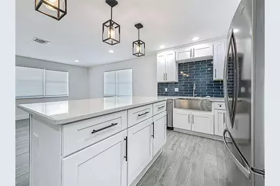 1755 Shore Acres Boulevard NE, Saint Petersburg, FL 33703 - Photo 11