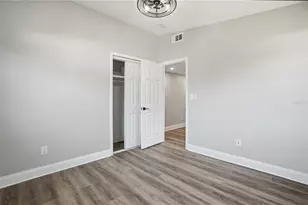 707 Aberdeen Cir, Tampa, FL 33617 - Photo 21
