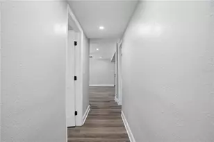 707 Aberdeen Cir, Tampa, FL 33617 - Photo 17
